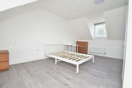 5 bedroom terraced house to rent - Photo 3