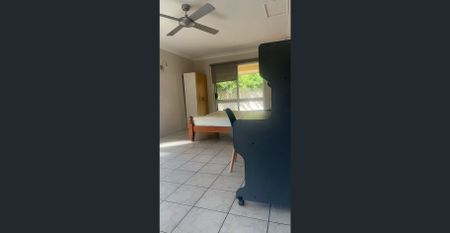 Clean tidy and large space rooming house for rent in Norman Gardens - Photo 4