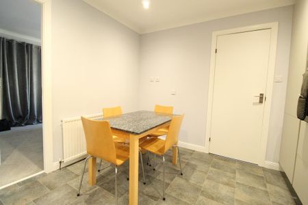 4 bedroom bungalow to rent - Photo 3