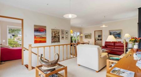 Charming 3-Bed Family Home in Epsom's Double G... - Photo 5