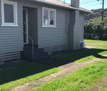 Sunny home close to Paritutu and Back Beach - Photo 2