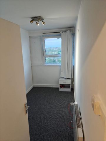 3 bedroom flat to rent - Photo 5