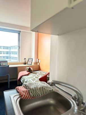 Studio to rent - Photo 1