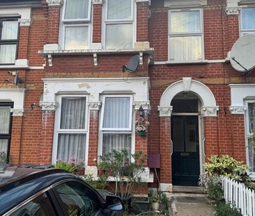 1 Bed Flat, Ilford, IG3 - Photo 2