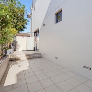 Stylish Living in a Convenient Marrickville Location - Photo 2