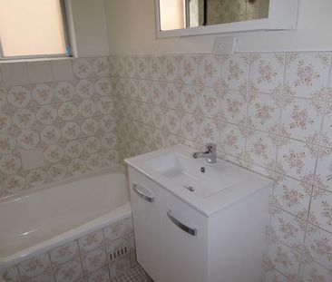 "Newly Renovated - Close to Station" - Photo 3