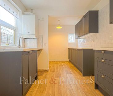 3 bedroom terraced house to rent - Photo 5