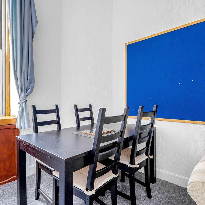 3 bedroom flat to rent - Photo 1