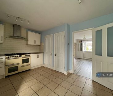3 bedroom semi-detached house to rent - Photo 5