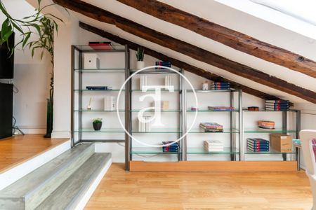 Monthly rental duplex with one bedroom suite, dressing room, and one bathroom in the center of Madrid. - Photo 3