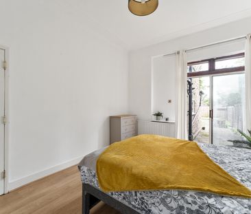 🏡🌺 Minutes away from Turnpike Lane Tube Station - Photo 2