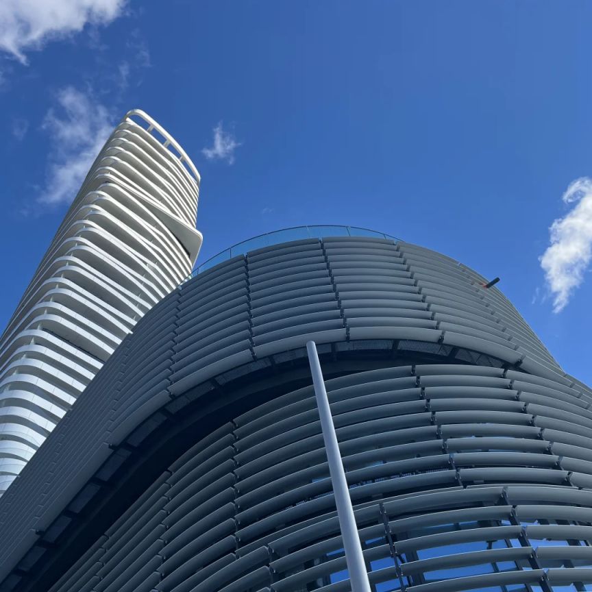 Möbliertes Apartment im 42. Stock mit Weitblick auf die Donau! Pool, Spa und Fitness inklusive! - Foto 1