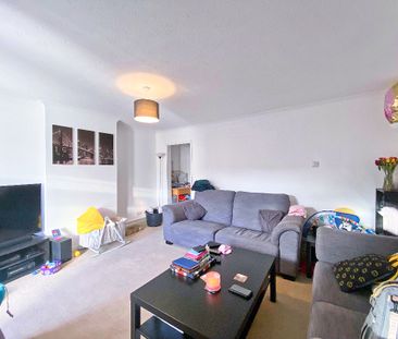 Pinewood Park, Farnborough, GU14 - Photo 6