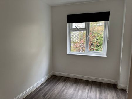 2 Bed Flat, Overstone Road, W6 - Photo 3