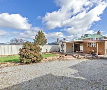 Spacious 3-Bedroom Home in Prime East Tamworth Location! - Photo 1