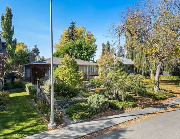 Charming 5-Bedroom Home with West-Facing Backyard | 1221 20A Street Northwest, Calgary - Photo 1