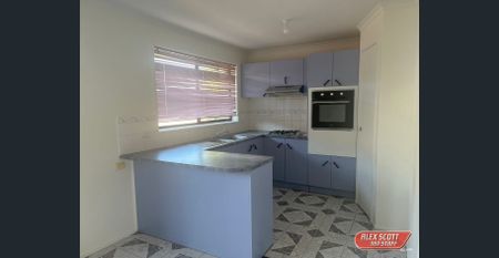 Stylish Family Home in Berwick - Perfect for You! - Photo 3