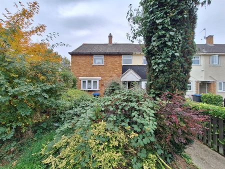 Cunningham Avenue, Enfield EN3, London - Photo 5