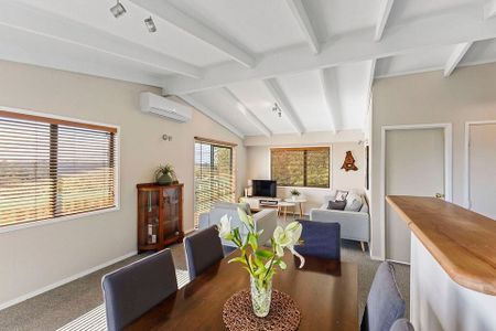 Sunny & Cozy 2-Bedroom Home! Super Convenient Loca - Photo 4