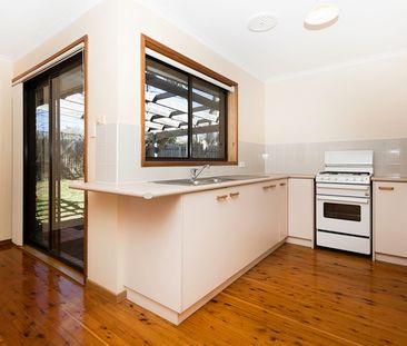 8B Lawley Street, Deakin ACT 2600 - House For Rent | Domain - Photo 3