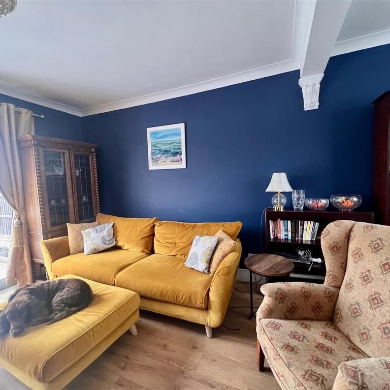 3 bedroom semi-detached house to rent - Photo 1