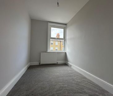 3 bedroom flat to rent - Photo 3