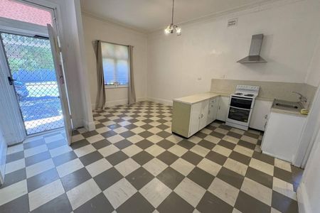 STONE THROW TO BEAUMONT ST! - Photo 3