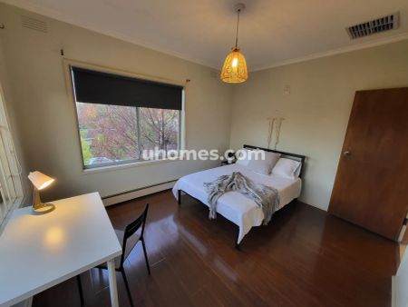 Room 1 #190 - Photo 4