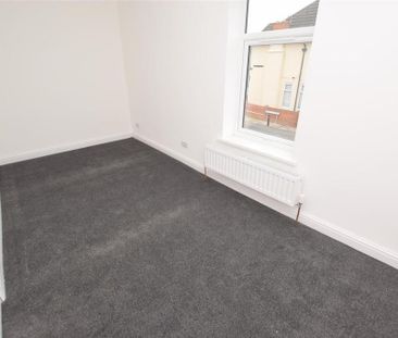 3 bedroom flat to rent - Photo 6