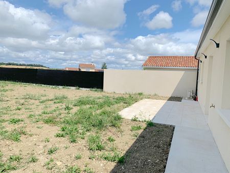 A LOUER MAISON DE PLAIN-PIED AVEC JARDIN ET GARAGE - SECTEUR AGEN - Photo 2