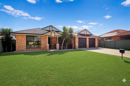 FAMILY HOME IN A LEADING LOCATION - Photo 5