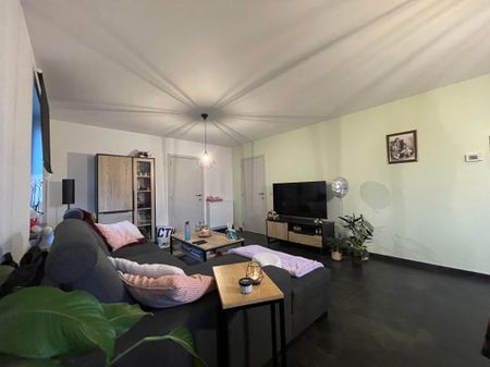 Lichtrijk appartement in nieuwstaat - Photo 2