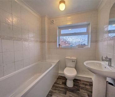 4 bedroom semi-detached house to rent - Photo 2