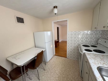 For Lease - 581 Mc Roberts Avenue, Toronto, Ontario - Photo 5