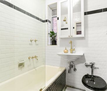 Large, Renovated One Bedroom Apartment! - Photo 5