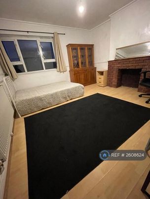 3 bedroom flat to rent - Photo 1