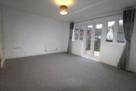 4 bedroom semi-detached house to rent - Photo 5