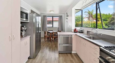 Fully fenced home - Photo 5