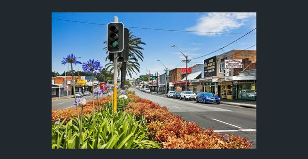 Gorgeously Renovated and Refreshed Family-Sized Apartment - Photo 1