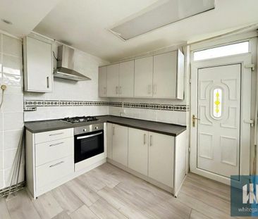3 bedroom end of terrace house to rent - Photo 3