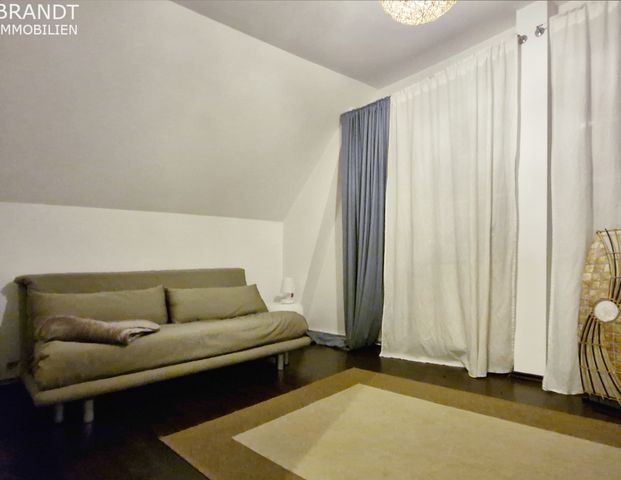 Möbliertes Haus - ehemaliges Gesindehaus mit Kamin, Terrasse und Garten in parkähnlicher Anlage! - Photo 1