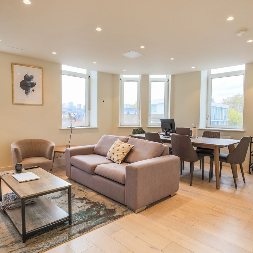 3 Bed Flat, Tower View House, E2 - Photo 1