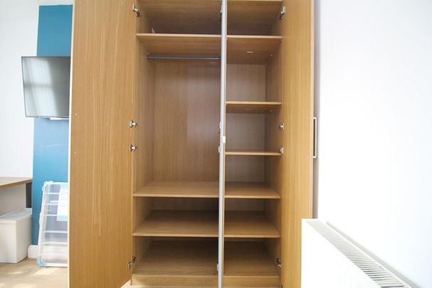 1 bedroom in a house share to rent - Photo 1