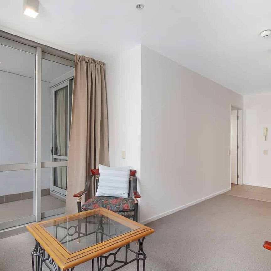 Modern 1-Bedroom Apartment in Auckland CBD. Fully Furnished! - Photo 1