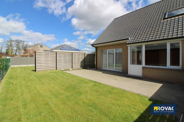 Halfopen bebouwing met tuin en garage te huur! - Photo 1