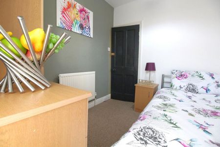 1 bedroom in a house share to rent - Photo 5