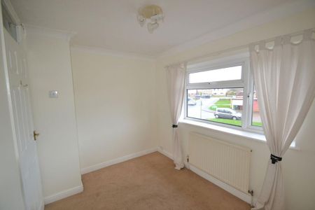 3 bedroom terraced house to rent - Photo 3