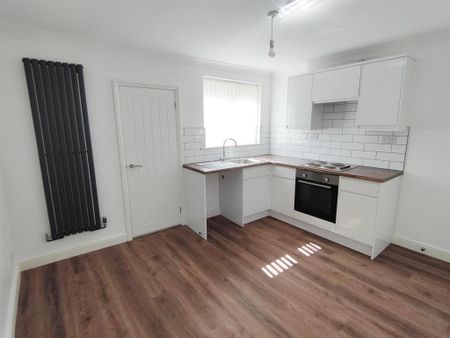 2 bedroom terraced house to rent - Photo 4