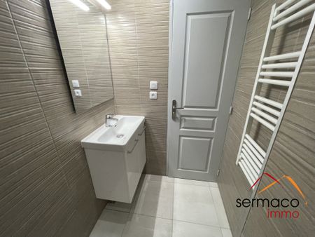 Studio rénové au RDC avec cour privative - Photo 5