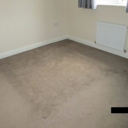 3 bed Town House - To Let - Photo 3